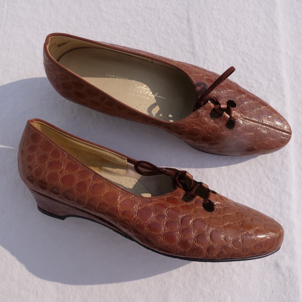 Rare vintage Paradise Kittens croc embossed leather lace-up flats